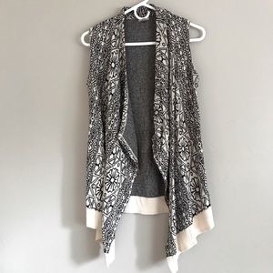 B&W Sleeveless Open Front Cardigan